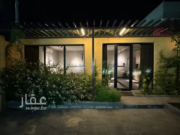 استراحة للبيع في شارع فيصل بن عبدالعزيز, حي الحزم, مدينة حريملاء, منطقة الرياض صورة 2