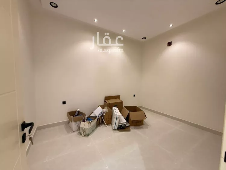 فيلا للبيع في شارع عبدالرحمن ابن مقبل, حي عكاظ, مدينة الرياض, منطقة الرياض صورة 3