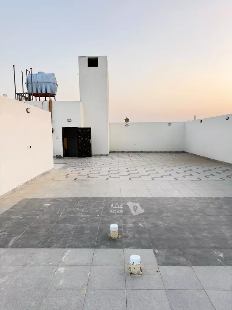 Building for Sale in Medina As Sakb 5