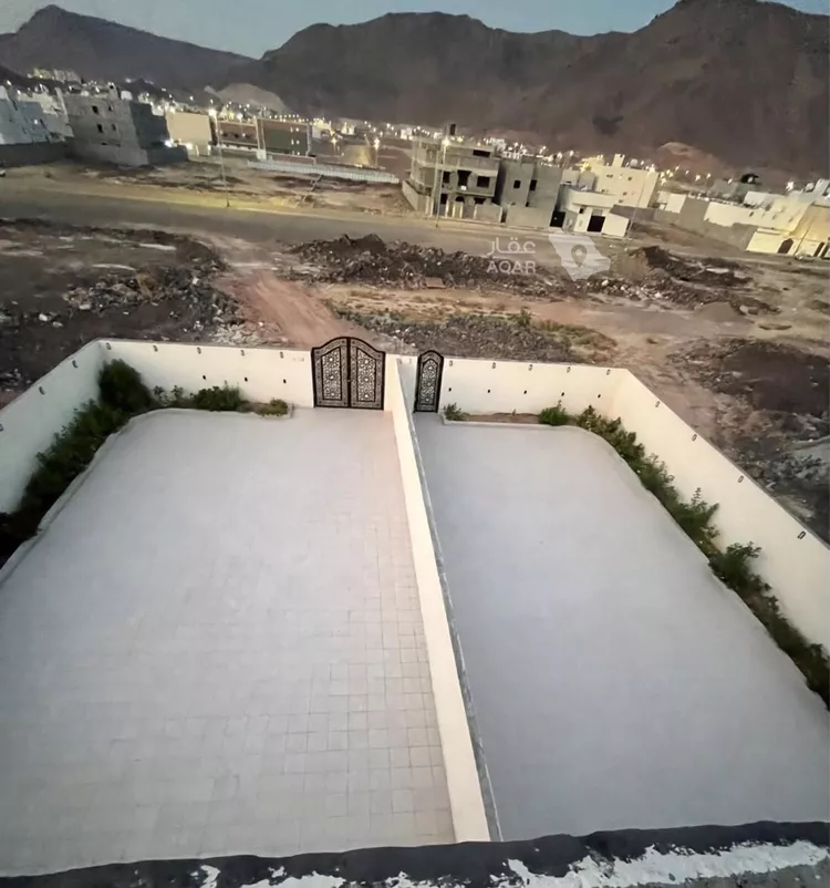 Building for Sale in Medina As Sakb 6