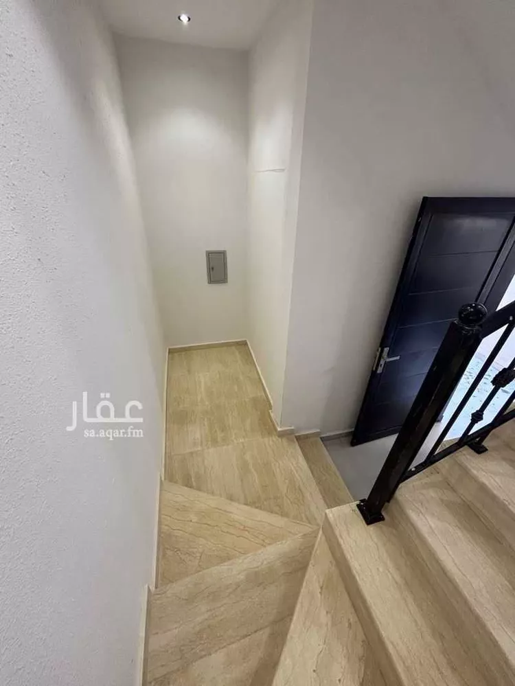 دور للبيع في شارع عمر ابن حبيب ، حي الجنادرية ، الرياض ، منطقة الرياض صورة 5