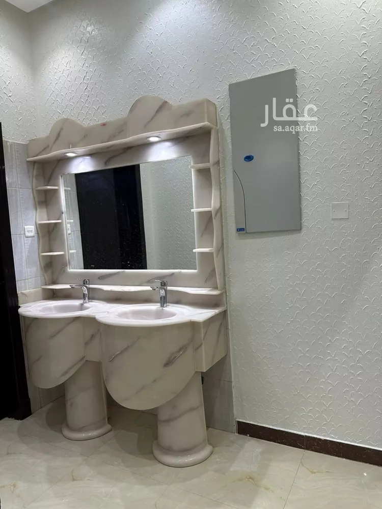 Floor for Rent in Riyadh Ar Rimal 7
