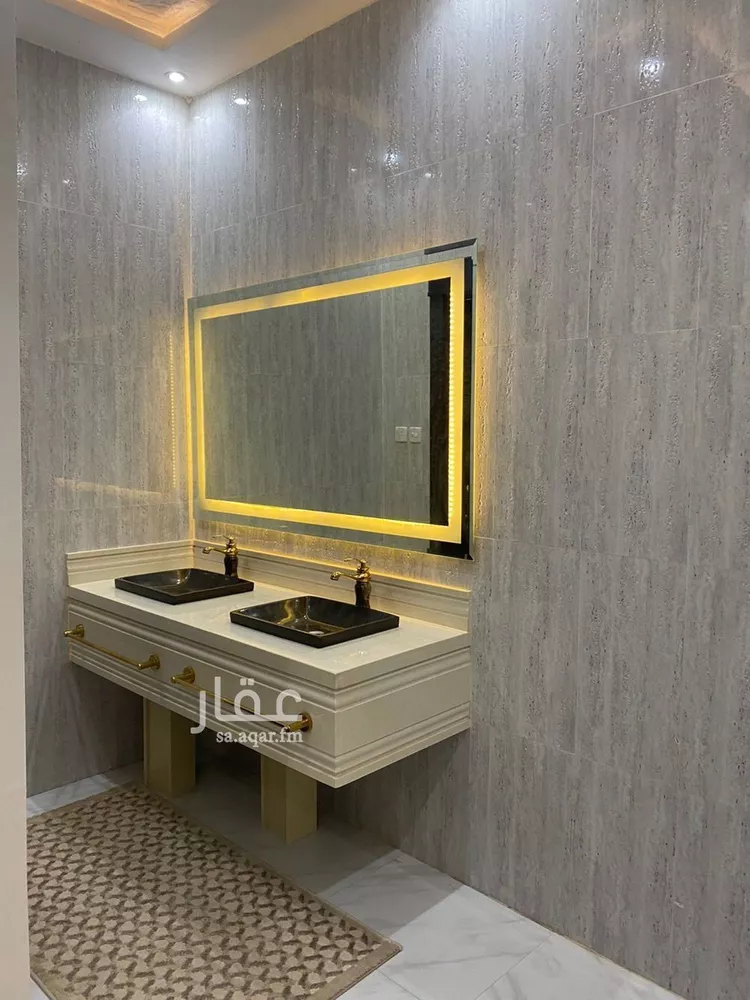 Floor for Rent in Riyadh Al Janadriyah 8