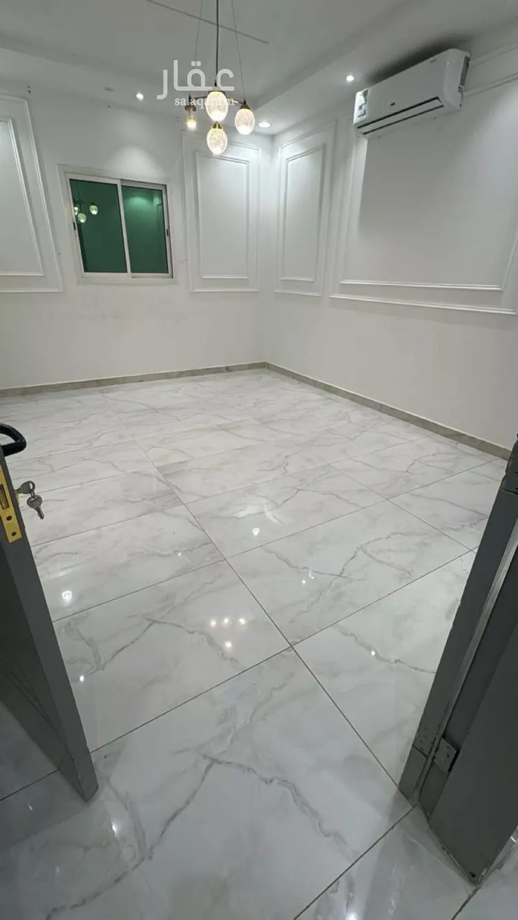Floor for Rent in Riyadh Ar Rimal 7