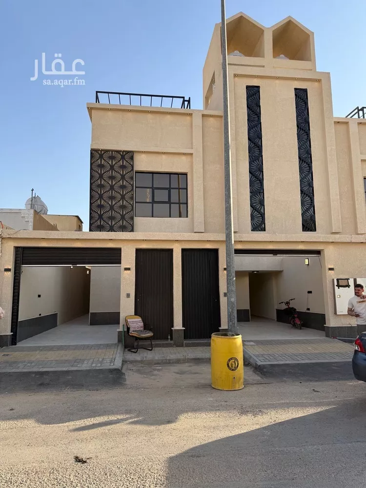 Floor for Sale in Al Muzahimiyah Al Ulaya
