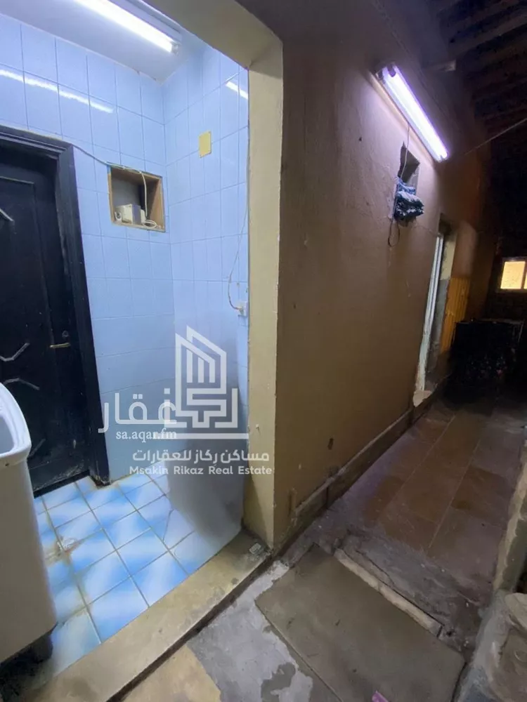 فيلا للبيع في شارع ابي المجد الثقفي, حي العزيزية, مدينة الرياض, منطقة الرياض 11