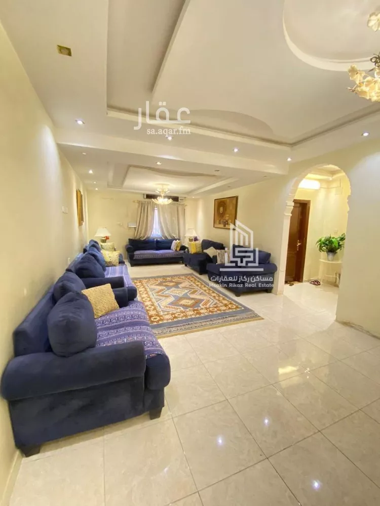 فيلا للبيع في شارع ابي المجد الثقفي, حي العزيزية, مدينة الرياض, منطقة الرياض 8