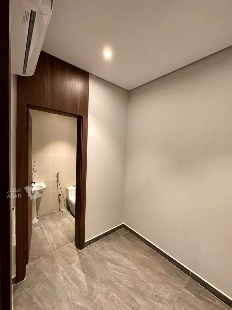 Floor for Rent in Riyadh Al Arid 10