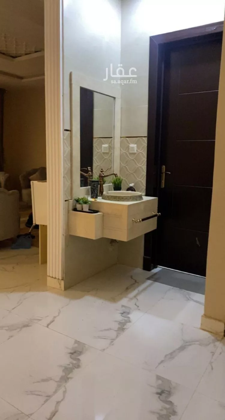 فيلا للبيع في شارع عبيدالله بن سهيل الأنصاري, حي العوالي, مدينة الرياض, منطقة الرياض صورة 3