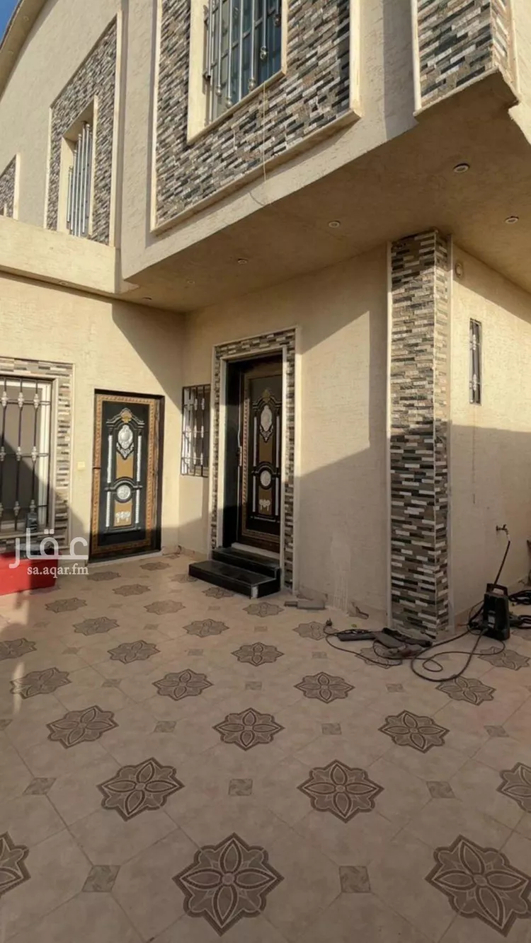 فيلا للبيع في شارع رقم 42, حي ظهرة لبن, مدينة الرياض, منطقة الرياض صورة 2