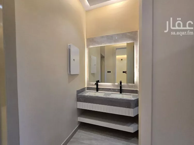 Villa for Sale in Riyadh Al Uraija Al Gharbiyah