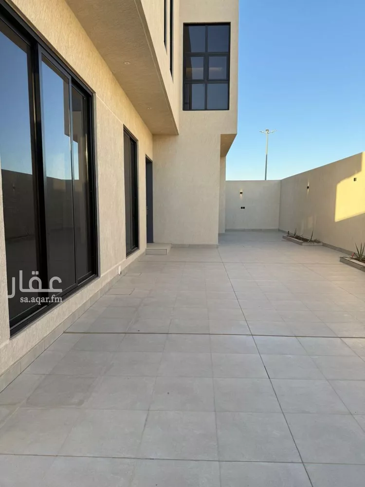 فيلا للبيع في شارع محمد بن القاسم الأنباري, حي الوهلان, مدينة عنيزة, منطقة القصيم صورة 2