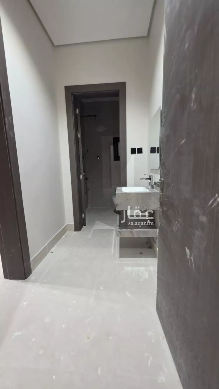 Floor for Sale in Riyadh Al Arid 10