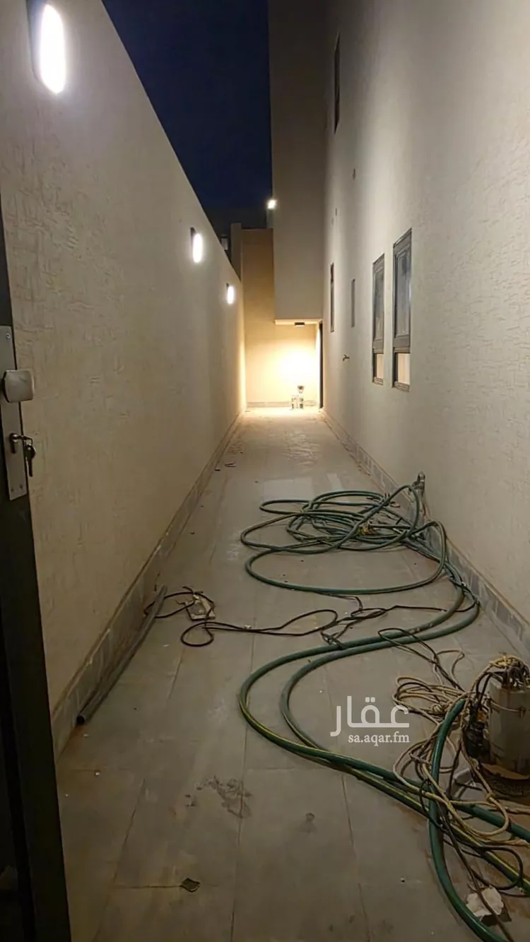 Floor for Sale in Riyadh Al Arid 11