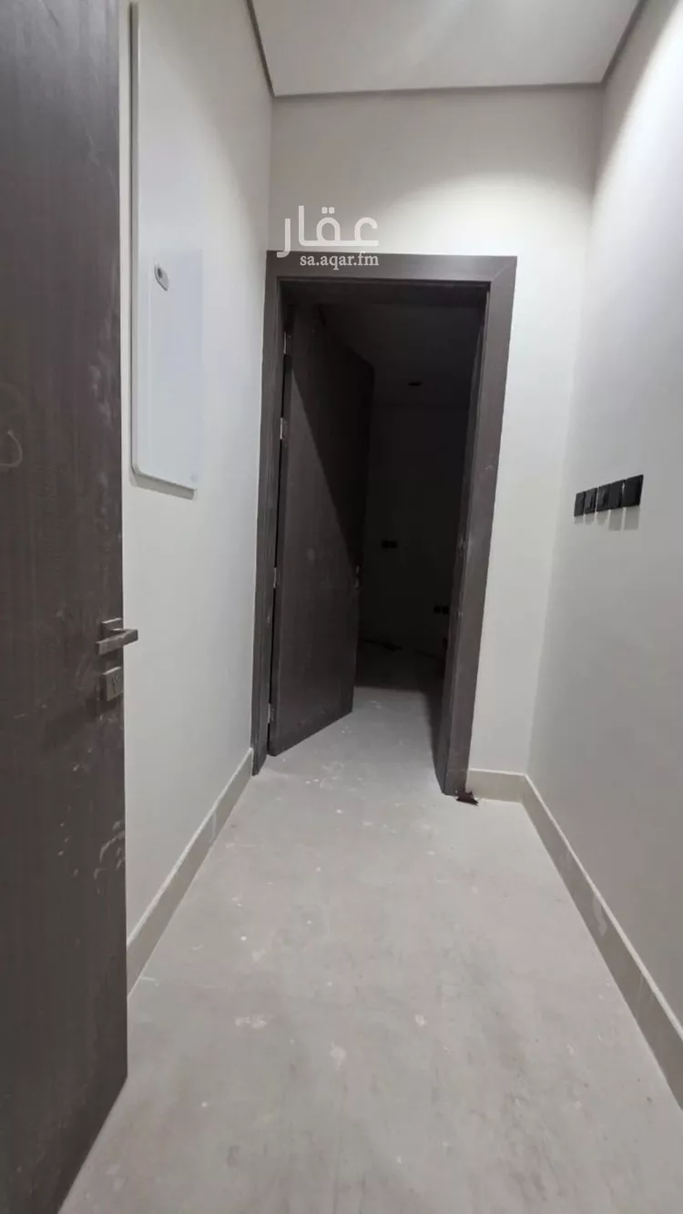 Floor for Sale in Riyadh Al Arid 7