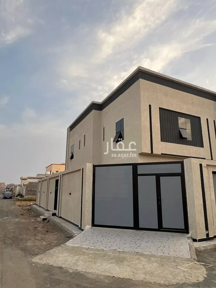 فيلا للبيع في شارع هند بنت ابي امية, حي الزهور, مدينة صامطه, منطقة جازان صورة 4