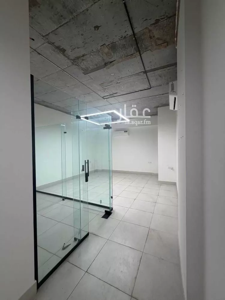 مكتب تجاري للإيجار في شارع عبدالعزيز بن غريب, حي الورود, مدينة الرياض, منطقة الرياض صورة 2