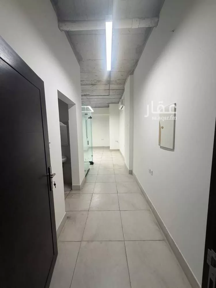 مكتب تجاري للإيجار في شارع عبدالعزيز بن غريب, حي الورود, مدينة الرياض, منطقة الرياض