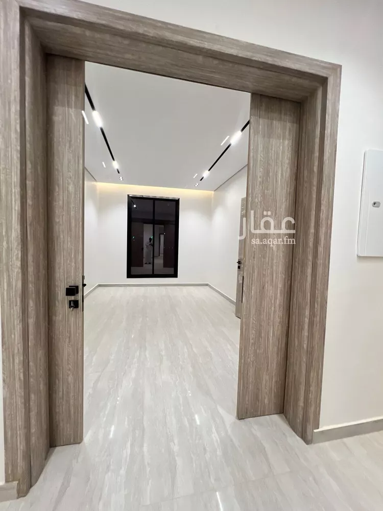 Floor for Sale in Riyadh Al Janadriyah 6