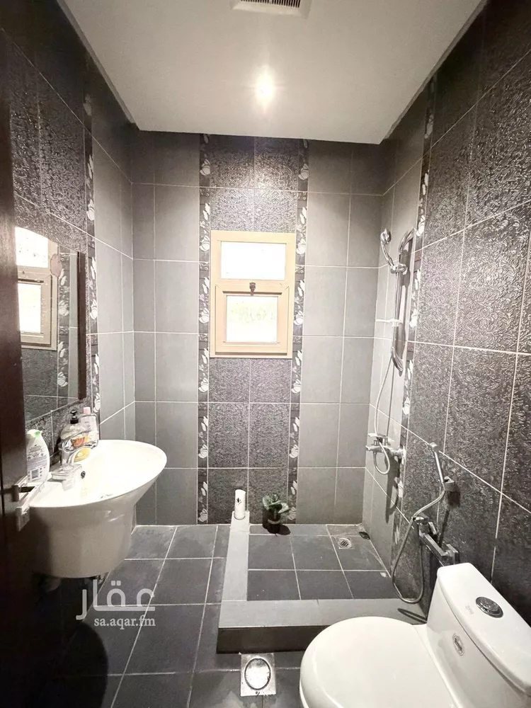 Floor for Rent in Riyadh Al Malqa 9