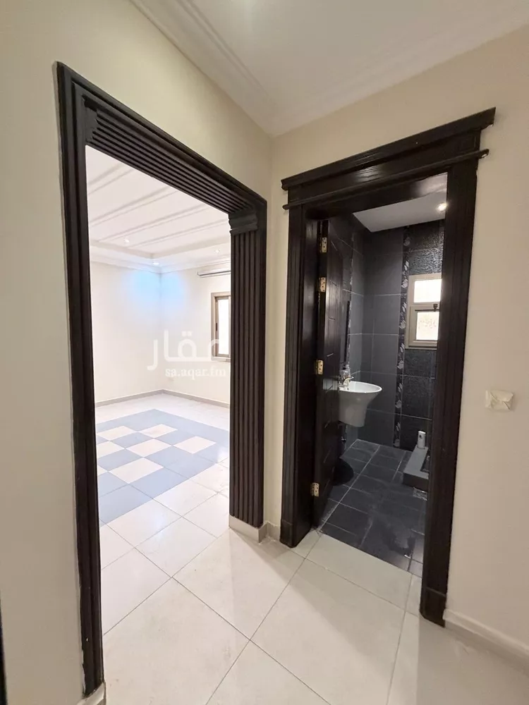 Floor for Rent in Riyadh Al Malqa 11