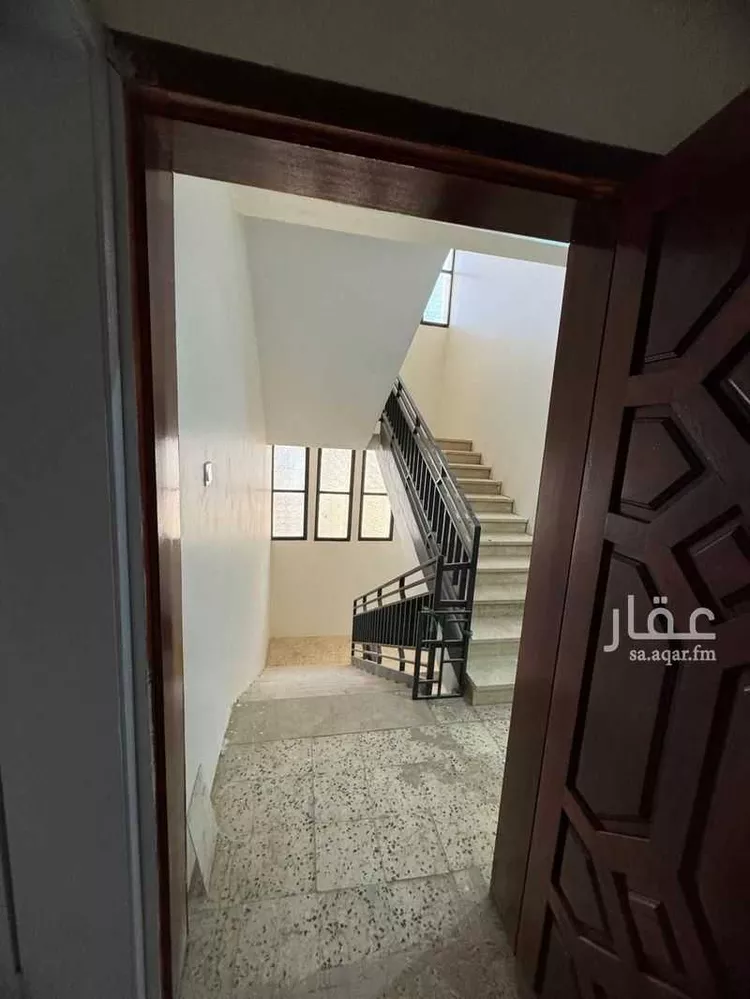 عمارة للبيع في شارع الملك فيصل, حي العزيزية, مدينة حائل, منطقة حائل 8
