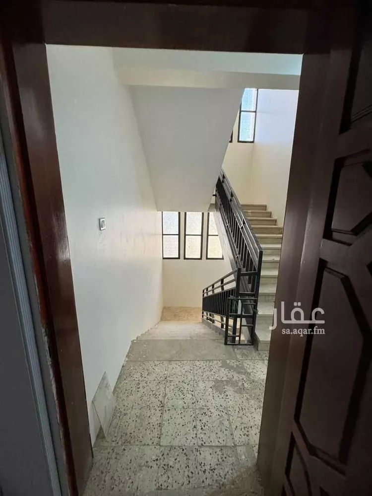 عمارة للبيع في شارع الملك فيصل, حي العزيزية, مدينة حائل, منطقة حائل 9