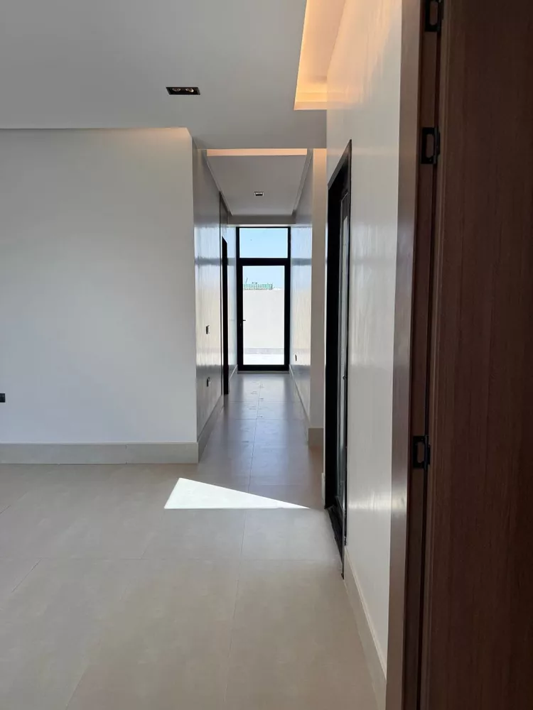 Floor for Sale in Riyadh Al Arid 6