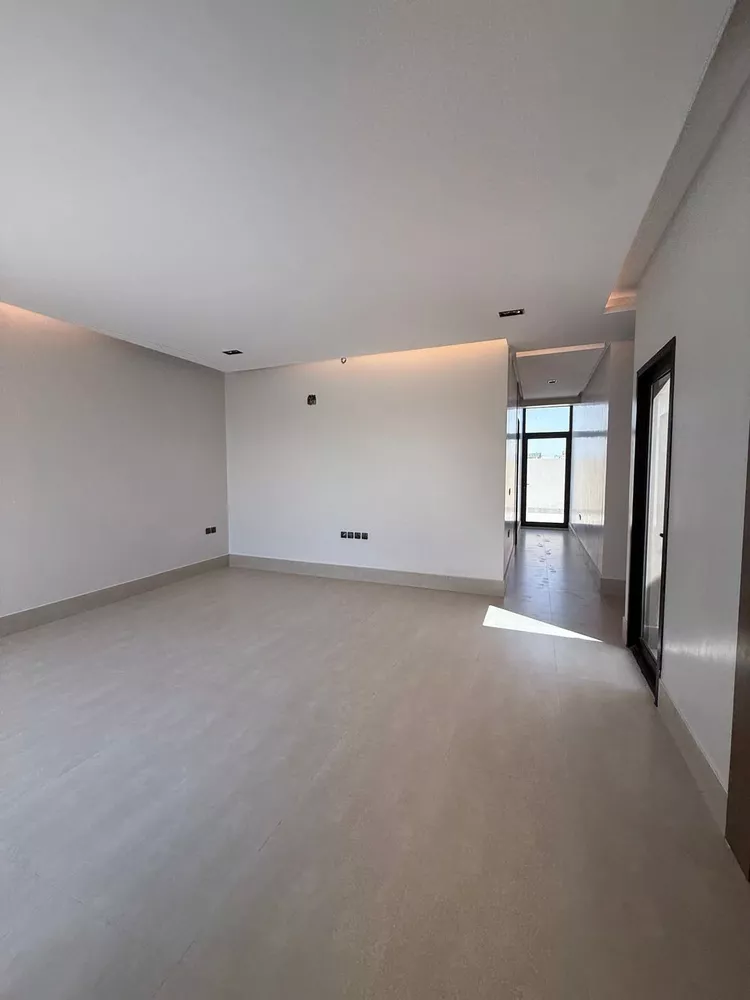 Floor for Sale in Riyadh Al Arid 15