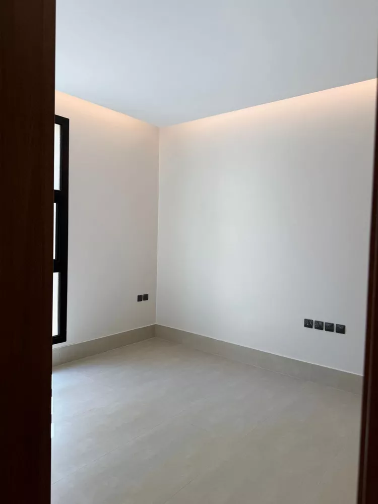 Floor for Sale in Riyadh Al Arid 12