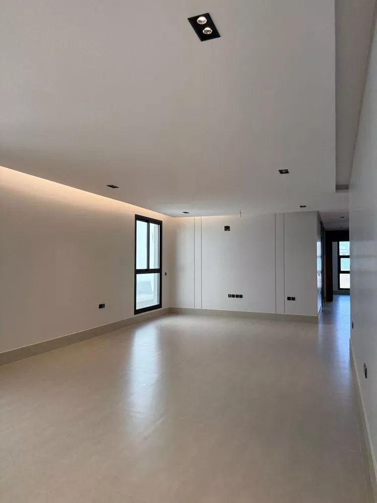 Floor for Sale in Riyadh Al Arid 7