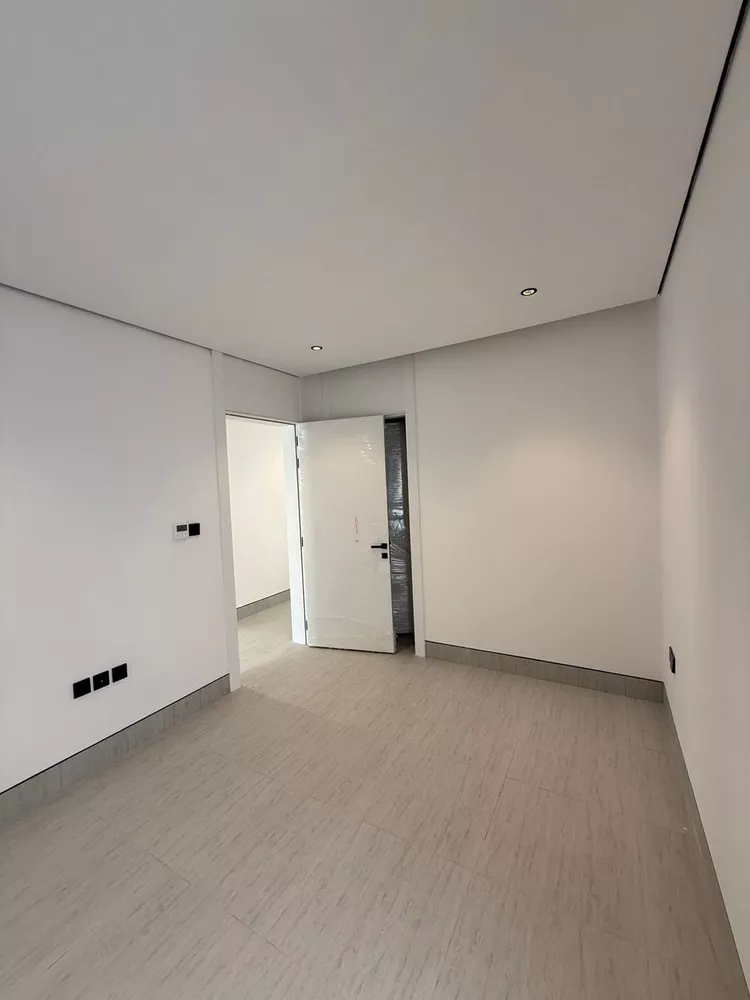 Floor for Sale in Riyadh Salah Ad Din 15