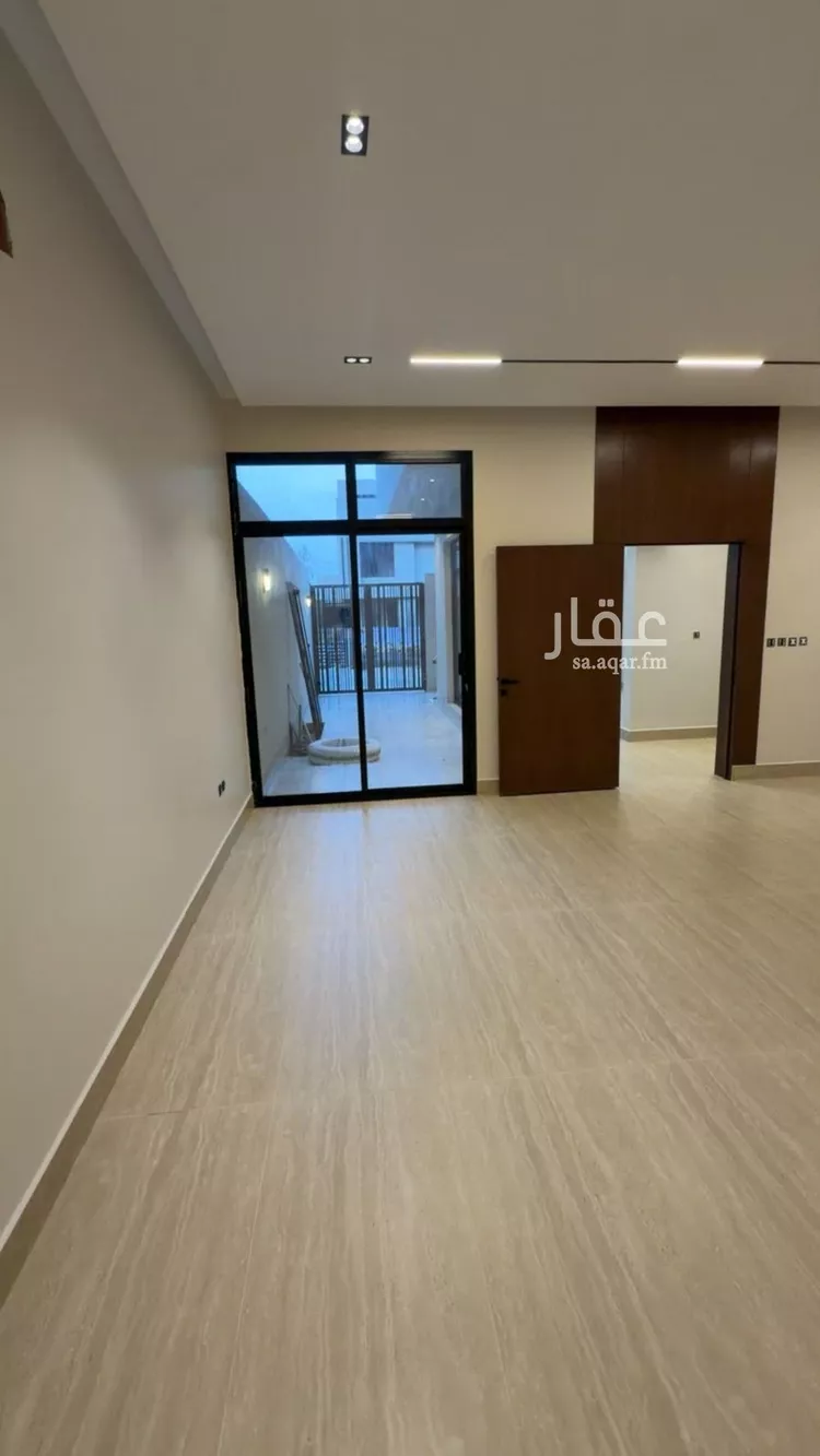 Floor for Sale in Riyadh Ar Rimal 10