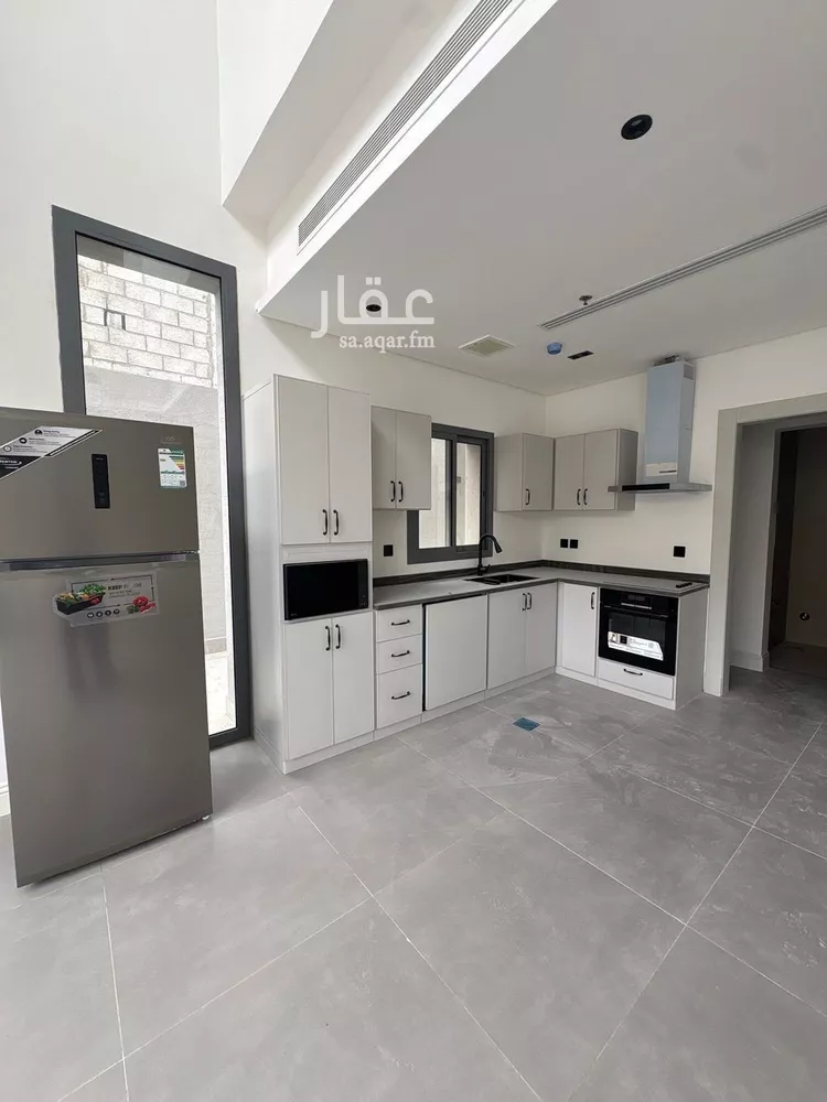 فيلا للإيجار في شارع الامير سلطان ابن عبدالعزيز, حي المعذر الشمالي, مدينة الرياض, منطقة الرياض صورة 3