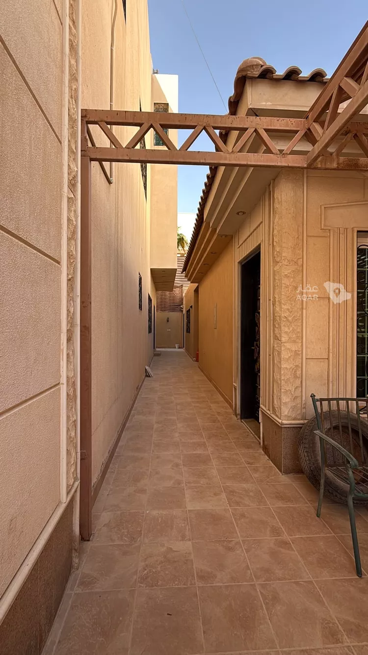 فيلا للبيع في شارع لزمة
, حي الملك سلمان, مدينة الرياض, منطقة الرياض 8