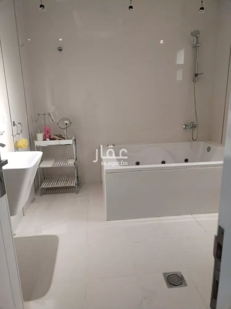 فيلا للبيع في شارع عبدالعزيز بن سبيل, حي العارض, مدينة الرياض, منطقة الرياض صورة 2