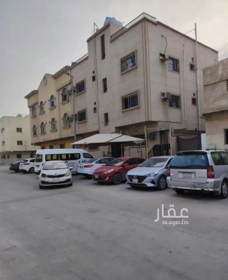 عمارة للبيع في شارع عنيزة, حي الثقبة, مدينة الخبر, المنطقة الشرقية