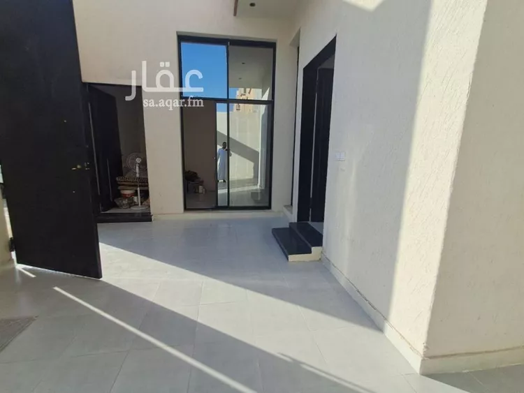 فيلا للبيع في شارع الصفوي, حي العريجاء الأوسط, مدينة الرياض, منطقة الرياض صورة 2