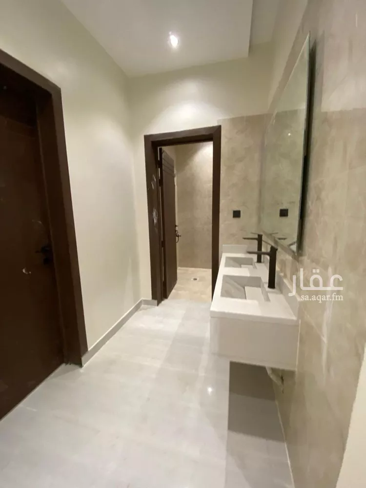 فيلا للبيع في شارع عبدالرحمن ابن مقبل, حي عكاظ, مدينة الرياض, منطقة الرياض صورة 3