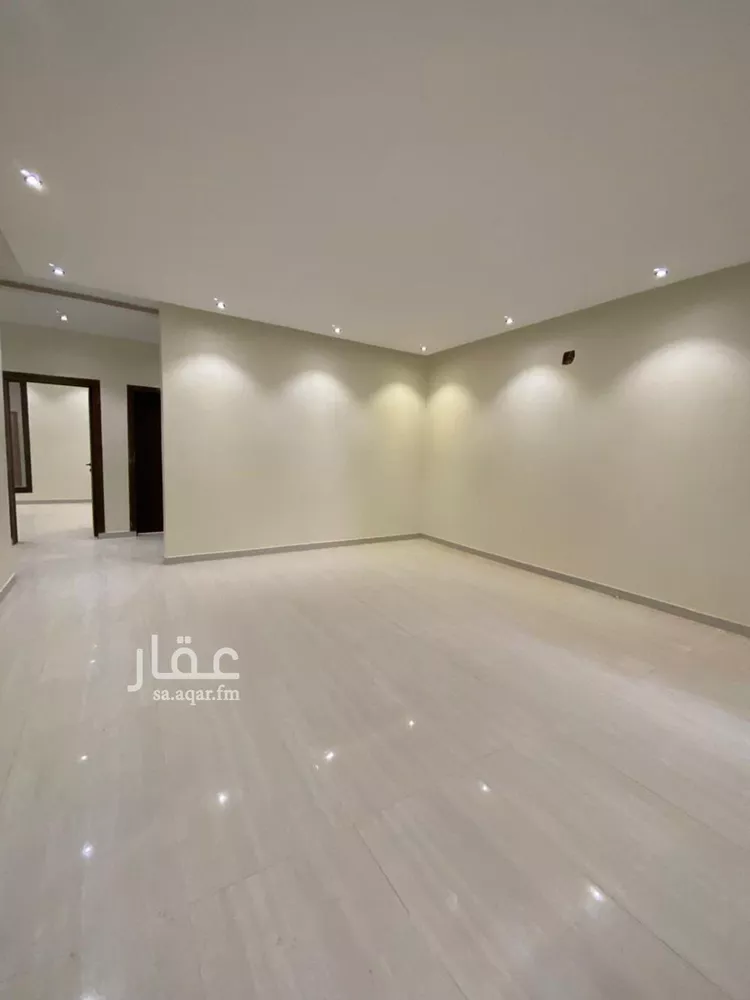 فيلا للبيع في شارع عبدالرحمن ابن مقبل, حي عكاظ, مدينة الرياض, منطقة الرياض صورة 2