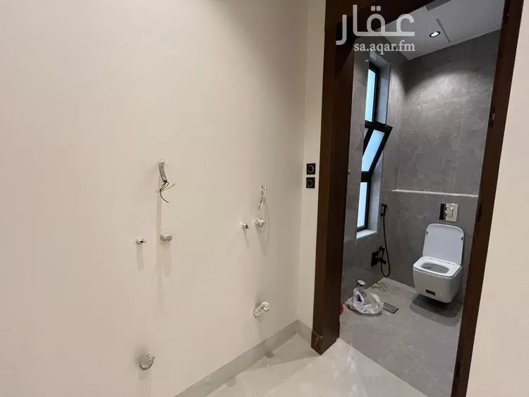 فيلا للبيع في شارع أبي الحسن الأسفرائيني, حي المهدية, مدينة الرياض, منطقة الرياض 9
