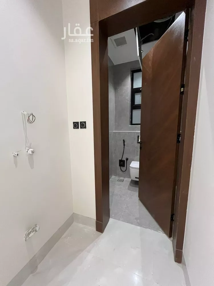 فيلا للبيع في شارع أبي الحسن الأسفرائيني, حي المهدية, مدينة الرياض, منطقة الرياض صورة 3