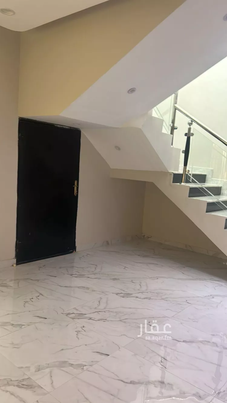 فيلا للبيع في شارع عبدالرحمن بن حسن الفتني, حي المهدية, مدينة الرياض, منطقة الرياض صورة 3