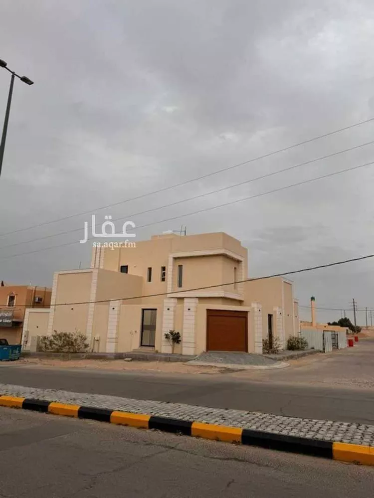 فيلا للبيع في شارع حسان بن ثابت, حي البلدية, مدينة حفر الباطن, المنطقة الشرقية صورة 3