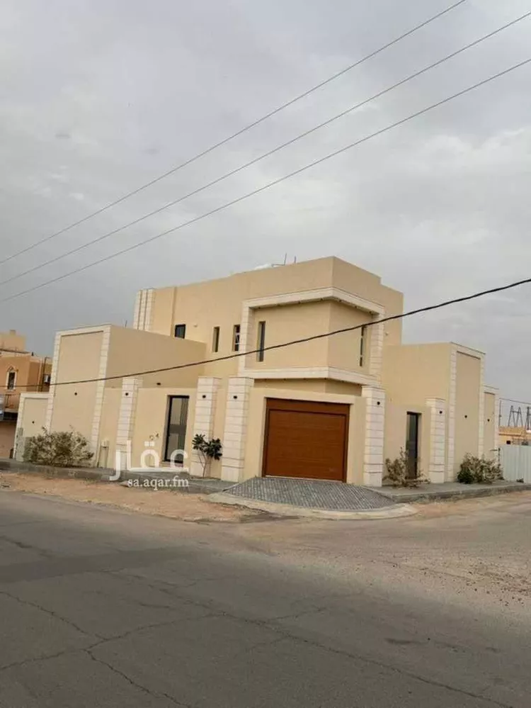 فيلا للبيع في شارع حسان بن ثابت, حي البلدية, مدينة حفر الباطن, المنطقة الشرقية صورة 2