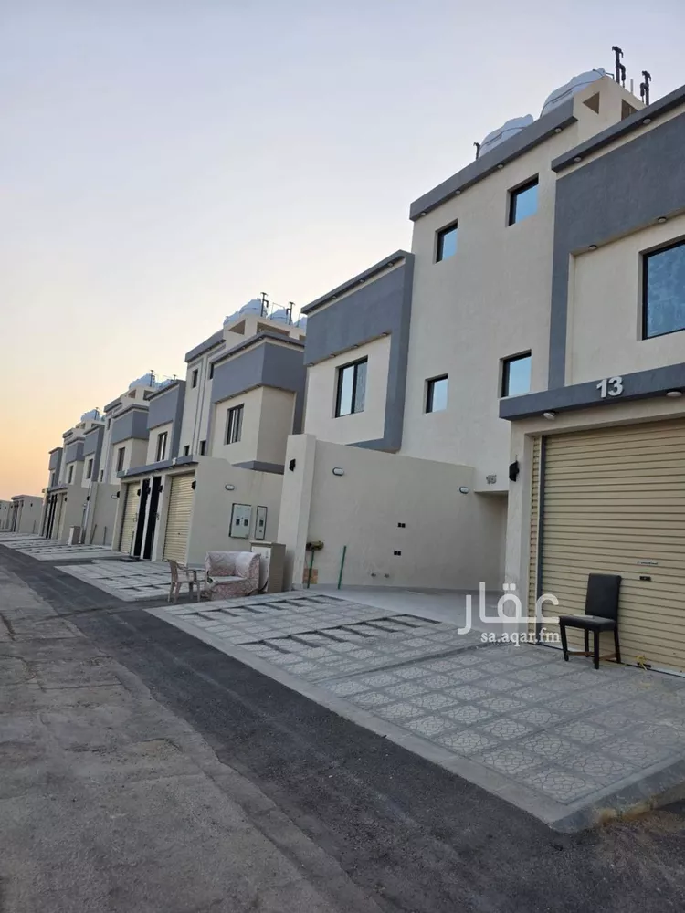 دور للبيع في شارع دينار, حي بدر, مدينة الرياض, منطقة الرياض صورة 2