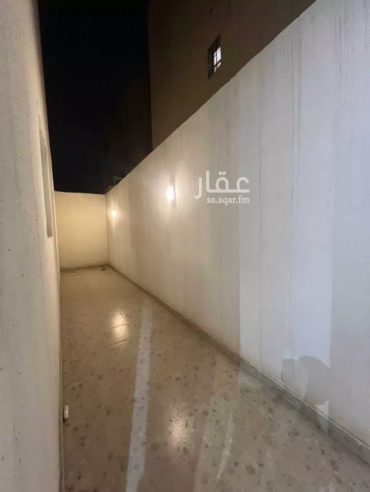 Floor for Sale in Riyadh Al Qadisiyah 7