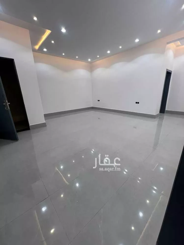 Floor for Sale in Riyadh Al Qadisiyah 9