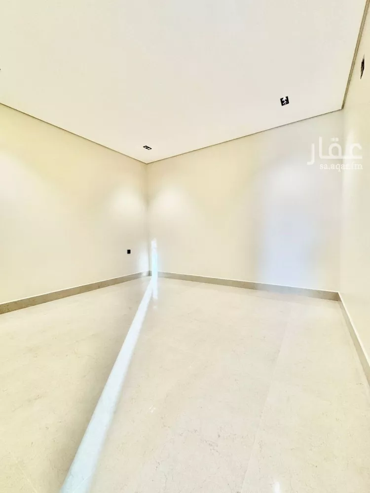 فيلا للبيع في شارع الشيخ عبدالله بن عبداللطيف ال شيخ, حي ظهرة العودة شرق, مدينة الدرعية, منطقة الرياض صورة 5