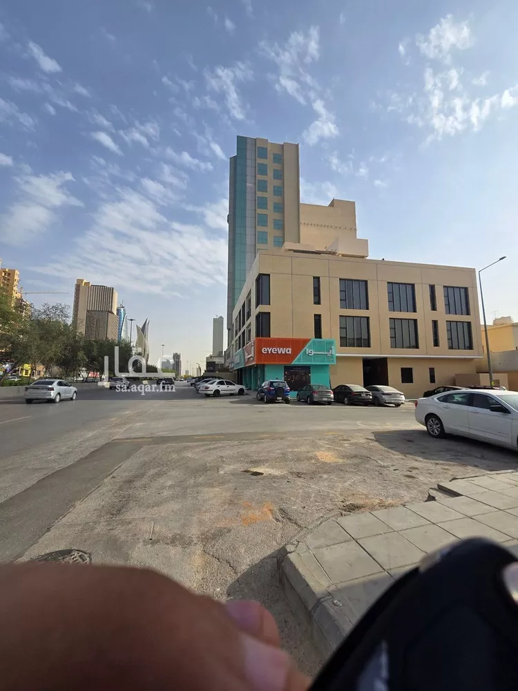 شقة للإيجار في شارع طريق الملك فهد الفرعي, حي العقيق, مدينة الرياض, منطقة الرياض